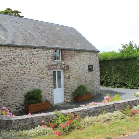 Holiday Home La P'Tite Maison - Cez400 *